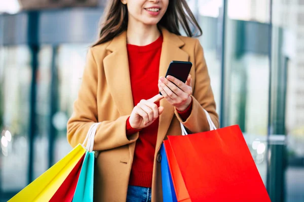 Stylish Modern Beautiful Young Woman Smart Phone Shopping Bags While — Stock Photo, Image