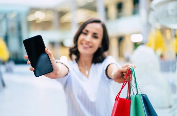 Happy Beautiful Young Stylish Woman Shopping Bags Using Smart Phone — Stock Photo, Image