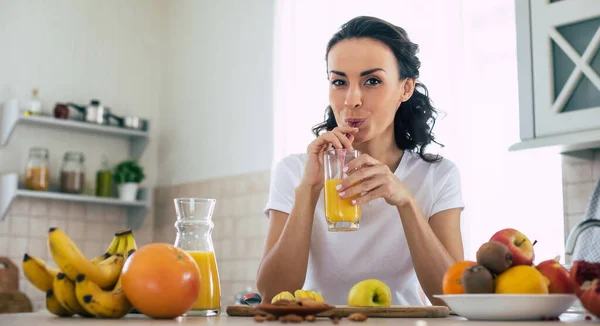 Carino Bella Felice Giovane Donna Bruna Cucina Casa Sta Preparando — Foto Stock