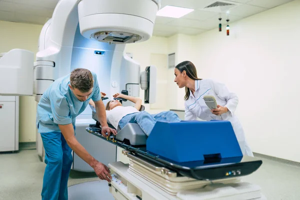 Tratamento Câncer Uma Clínica Médica Moderna Privada Hospital Com Acelerador — Fotografia de Stock