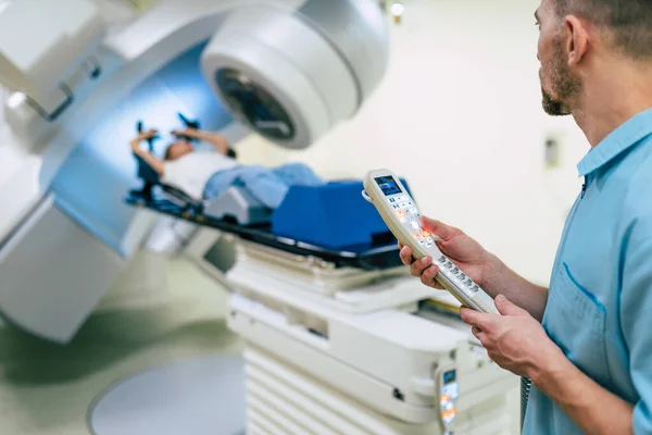 Tratamento Câncer Uma Clínica Médica Moderna Privada Hospital Com Acelerador — Fotografia de Stock