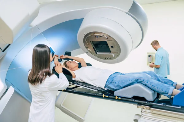 Tratamento Câncer Uma Clínica Médica Moderna Privada Hospital Com Acelerador — Fotografia de Stock