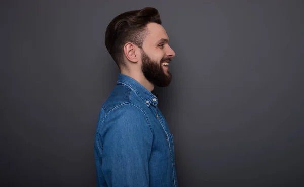 Närbild Sida Visa Foto Stilig Skäggig Modern Hipster Man Jeans — Stockfoto