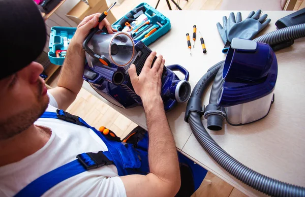 Handsome Young Serviceman Repairing Modern Vacuum Cleaner His Office — Fotografia de Stock