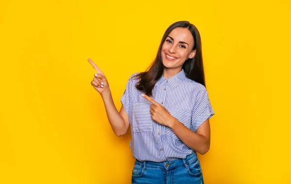 Happy Beautiful Young Confident Brunette Woman Stylish Smart Casual Wear — Stockfoto