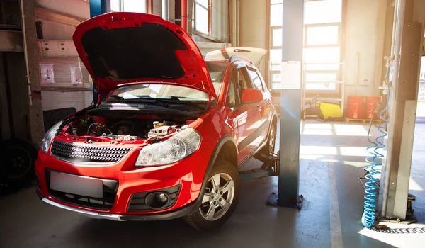 Moderne Autoreparaturstation Mit Einer Großen Anzahl Von Aufzügen Und Spezialisierter — Stockfoto