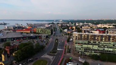 Ahtri Caddesi ve Tallinn Limanı 'nın Hava Görüntüsü - Modern Baltık Şehri