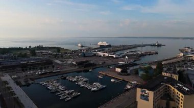 Tallinn Limanı ve Marina 'nın Hava Görüntüsü - Baltık Denizi Sahası