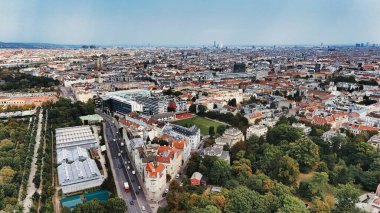 Viyana Şehir Manzarası ve Yeşil Alanlar İnsansız Hava Aracı Görünümü