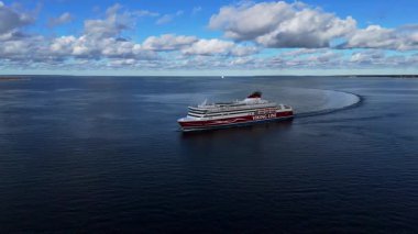 Baltık Denizi 'nde viking hattı feribotu Tallinn, Estonya' dan insansız hava aracı görüntüsü