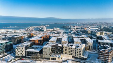 Modern Rıhtım ve Eski Şehir Limanı 'nın Hava Kış Panoraması, Tallinn