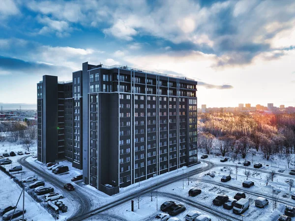 Lasnamae, Tallinn 'de Günbatımında Modern Daire Binası