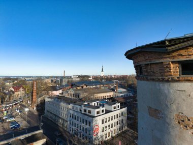 Tallinn 'deki Telliskivi Yaratıcı Şehir ve Sanayi Mirasının İnsansız Hava Aracı Görünümü