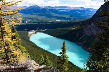 Lake Louise büyük Beehive sonbahar, Kanada Rocky Dağları bakan.