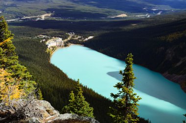 Lake Louise büyük Beehive sonbahar, Kanada Rocky Dağları bakan.