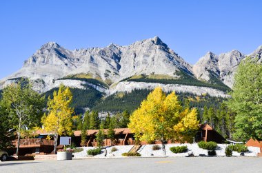 Saskatchewan geçiş inautumn, Icefields Parkway, Kanada Rocky Dağları