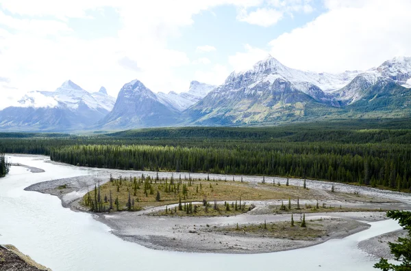 Canadese Rockies, herfst landschap van Icefields Parkway — Stockfoto