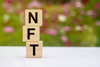 NFT Non Funable Token, sahibi olmak için blok zinciri teknolojisini kullanan eşsiz bir dijital varlıktır..