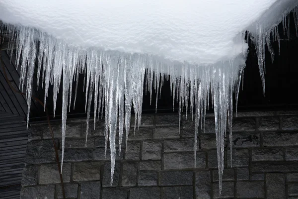Icicles under the eaves — Stock Photo, Image