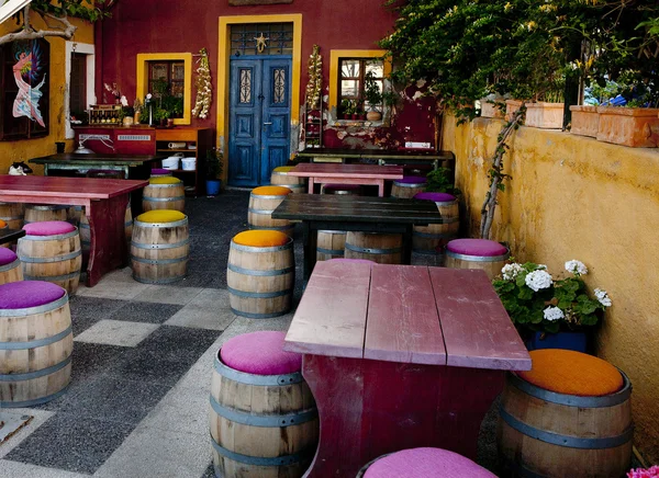 Café colorido em Oia Santorini — Fotografia de Stock