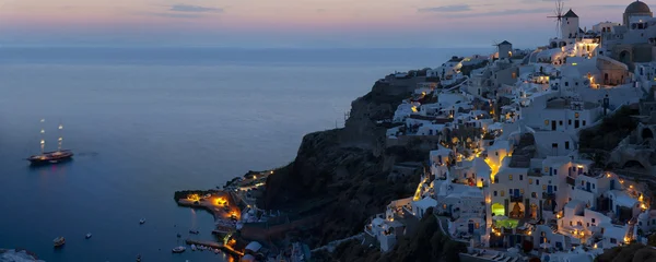 Soirée romantique à Oia Santorin — Photo