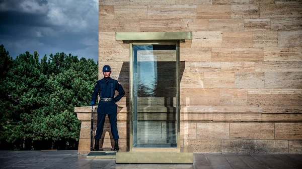 Анкара, Туреччина - 25 жовтня 2012: Гвардієць Ататюрк мавзолей, Anitkabir, монументальна надгробок Мустафа Кемаль Ататюрк, найбільший лідера, першого президента Туреччини, Анкара, Туреччина — стокове фото