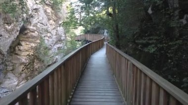 Kastamonu 'daki Kure Dağları Milli Parkı' ndaki Horma Kanyonu 'na yürüyüş yolu.
