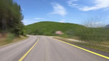 Kastamonu, Türkiye - Ağustos 2020: Varış Noktası ülke yolunda yüksek hızda sürüyor. Türkiye 'nin Kastamonu kentindeki hızlı araba hipersüratli seyahat kavramı kontrol kamerası POV' u