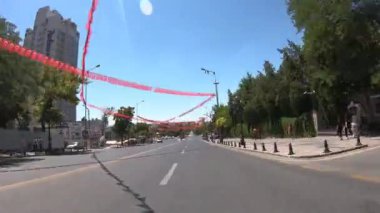 Ankara, Türkiye - Ağustos 2020: Bakış açısı Ulus şehir merkezinden geçiyor