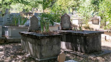 İstanbul, Türkiye - Ekim 2012: İstanbul, Türkiye 'deki bir mezarlıkta Müslüman mezarı