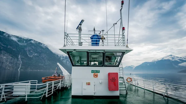 Noruega Mayo 2016 Ferry Boat Sailing Norwegian Fjord — Foto de Stock