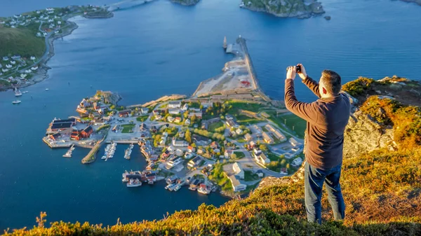 Reine Noruega Junio 2016 Turista Tomando Una Foto Reinebringen Vista — Foto de Stock