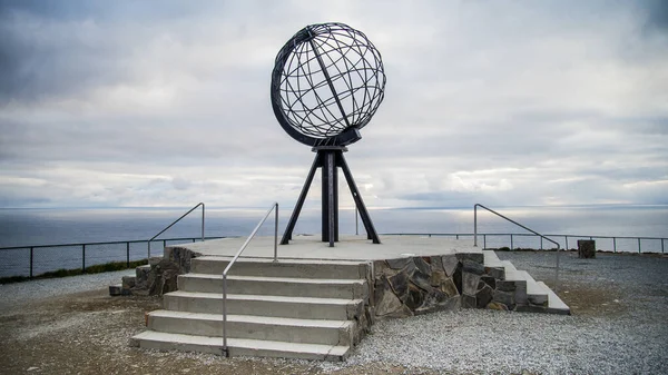 Nordkapp Noruega Junho 2016 Monumento Globo Nordkapp Ponto Mais Setentrional Imagem De Stock