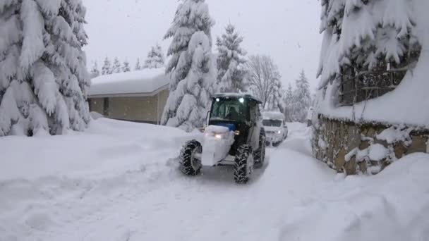 Bolu Turkije Februari 2020 Auto Vastgelopen Getrokken Door Een Reddingtrekker — Stockvideo