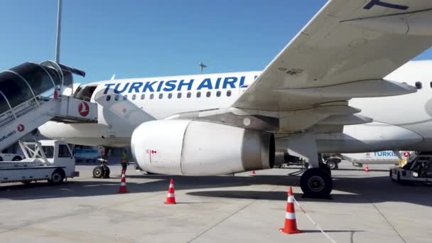 Aeroporto Cardak Denizli Turquia Outubro 2019 Avião Turkish Airlines Sendo — Vídeo de Stock