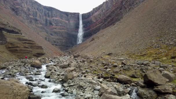 Cascata Hengifoss Con Formazioni Colonne Basalto Naturale Egilsstadir Islanda — Video Stock