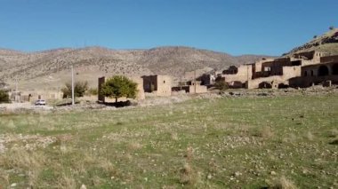 Dereici, Savur, Mardin - Ocak 2020: Savur ilçesi yakınlarındaki terk edilmiş Suriye köyü Killit Dereici, Türkiye 'nin güneydoğusunda