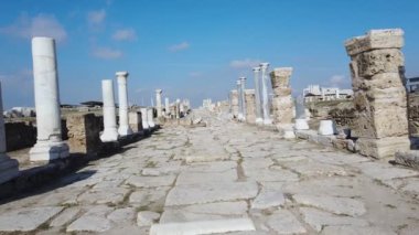 Denizli, Türkiye - Ekim 2019: Pamukkale, Denizli 'deki Laodikeia antik kent kalıntıları