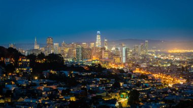 San Francisco, California, ABD - Ağustos 2019 San Francisco şehir merkezi gece