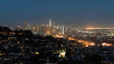 San Francisco, California, ABD - Ağustos 2019 San Francisco şehir merkezi gece