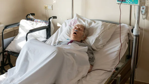 Ankara Turquie Mars 2021 Vieille Femme Dormant Dans Lit Hôpital — Photo