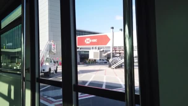 土耳其伊斯坦布尔 2021年4月 穿梭巴士接送乘客通过新的伊斯坦布尔机场 — 图库视频影像