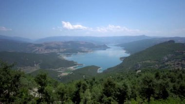 Sahinkaya Kanyonu ve Vezirkopru Gölü ile Samsun, Türkiye 'de Kizilamak nehri ve gölü