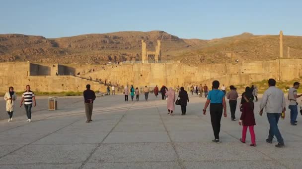 Persepolis Iran Mei 2019 Wisatawan Mengunjungi Reruntuhan Persepolis Ibukota Kekaisaran — Stok Video