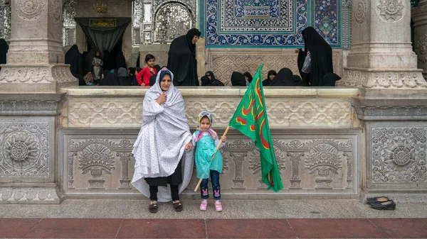 Fatima Masumeh Szentélye Qom Irán 2019 Május Iráni Nők Lánya — Stock Fotó