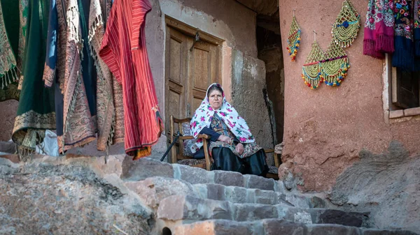 Abyaneh Iran Mai 2019 Iransk Kvinne Med Tradisjonell Abyaneh Persisk – stockfoto