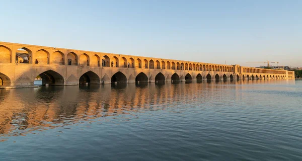 Isfahan Irão Maio 2019 Povo Iraniano Ponte Allahverdi Khan Também — Fotografia de Stock