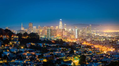 San Francisco, California, ABD - Ağustos 2019 San Francisco şehir merkezi gece