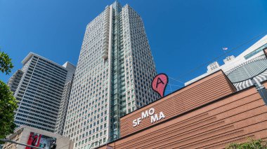 San Francisco, ABD - Ağustos 2019: The San Francisco Museum of Modern Art SFMOMA şehir merkezindeki Yerba Buena Gardens yakınlarında yer alan bir çağdaş sanat müzesidir.