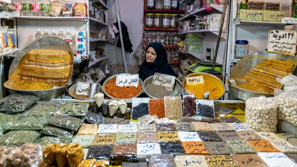 Isfahan Irán 2019 Május Iráni Különböző Fűszereket Fűszereket Árul Iszfaháni — Stock Fotó